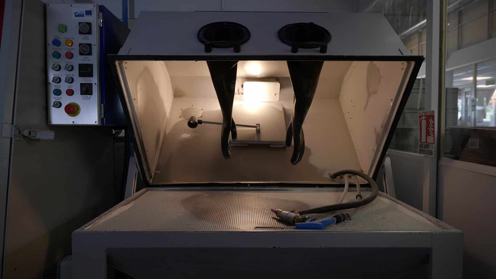 Intérieur d'une machine d'impression 3D SLS - 3DEXPERIENCE Make